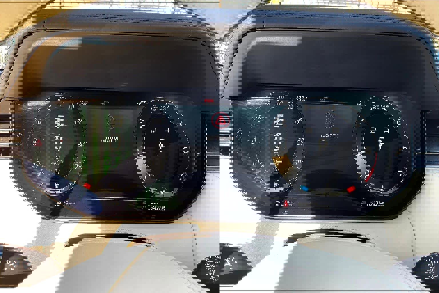 Used 2023 Land Rover Range Rover Long Wheelbase SE image 22