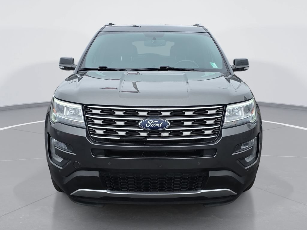 Used 2017 Ford Explorer XLT w/ Equipment Group 202A AWD/4WD image 10