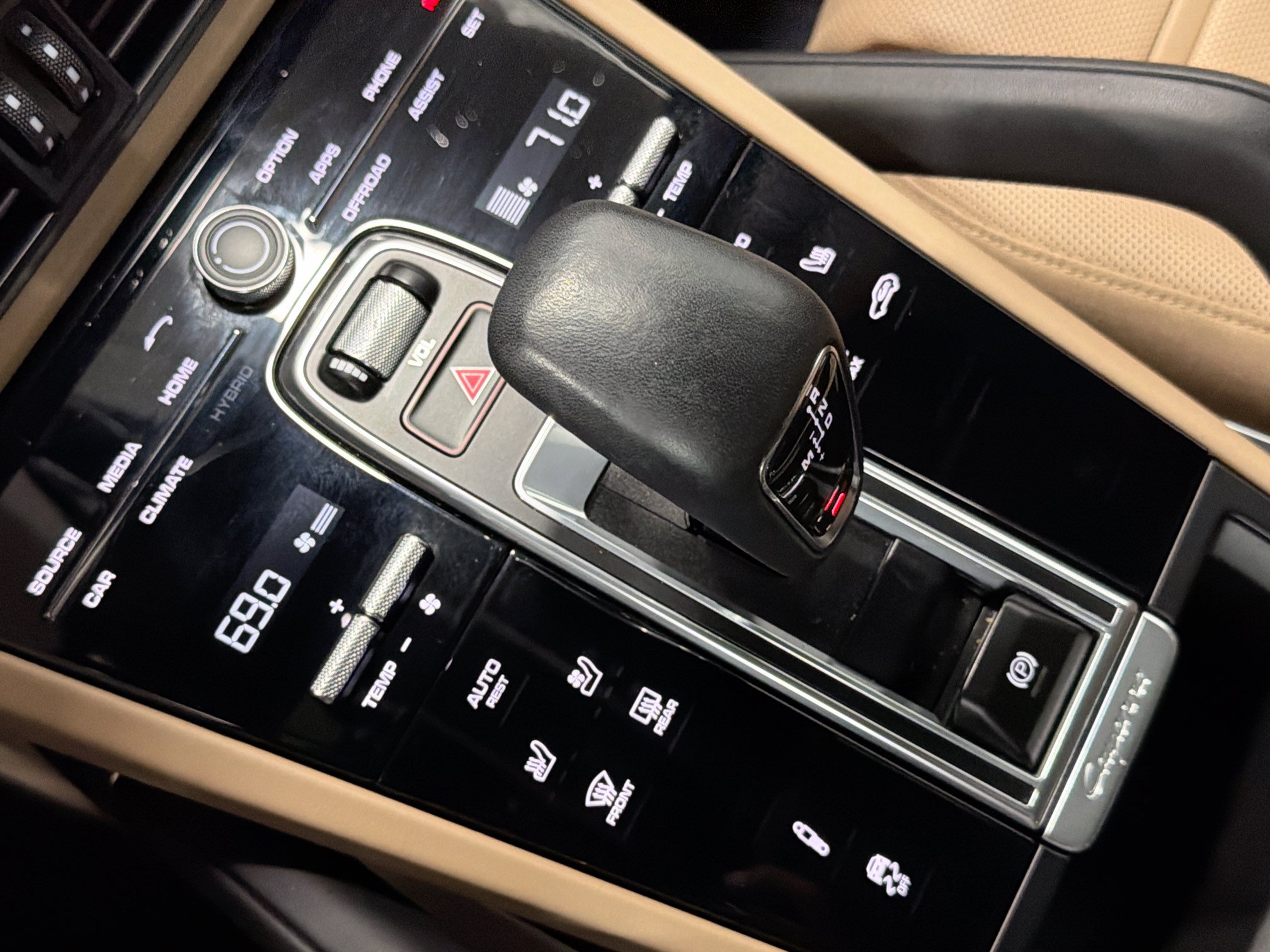 Certified 2023 Porsche Cayenne Turbo AWD/4WD image 29