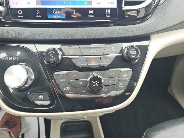 Used 2022 Chrysler Pacifica Touring-L image 18