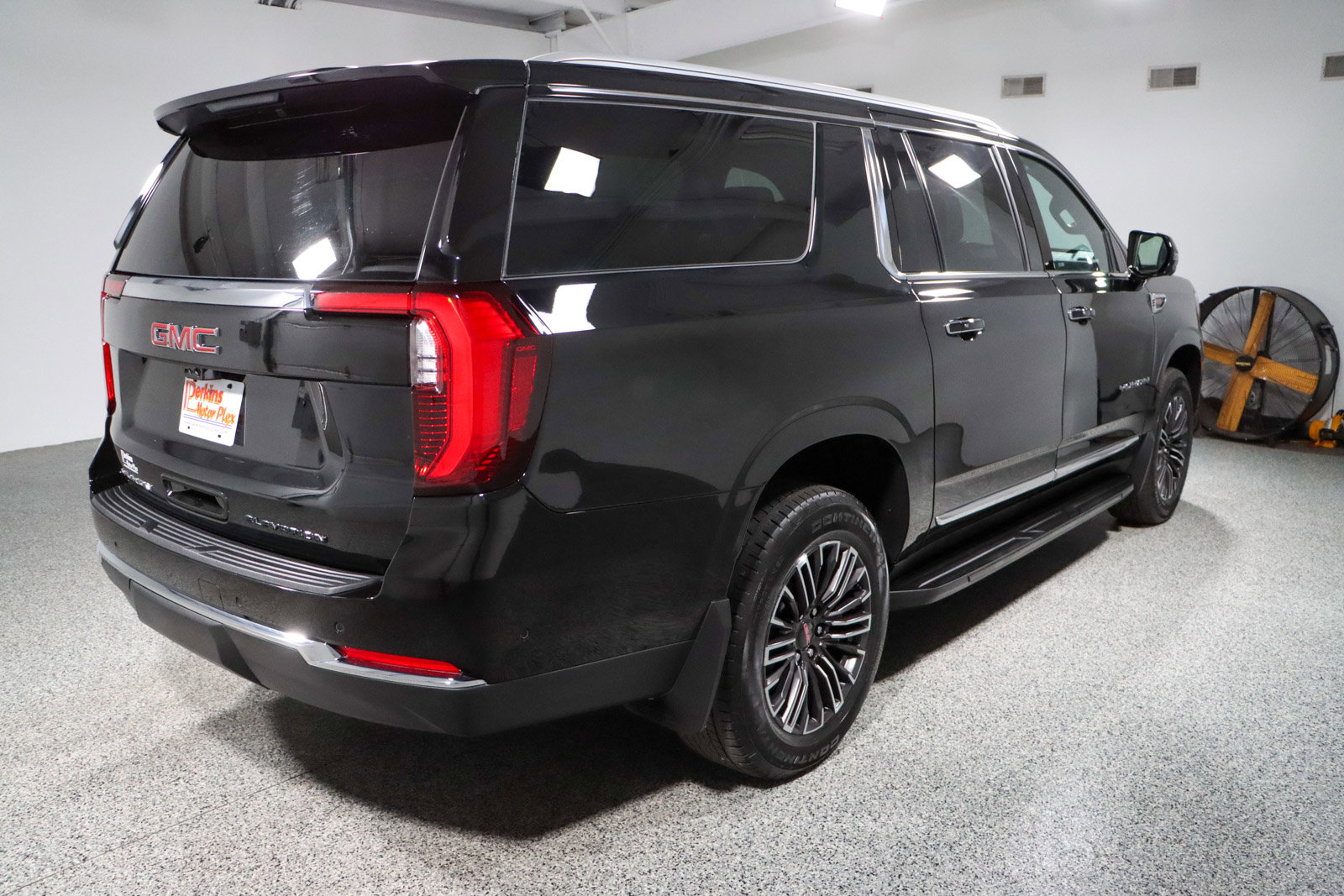 Used 2025 GMC Yukon XL Elevation w/ Elevation Premium Package image 7