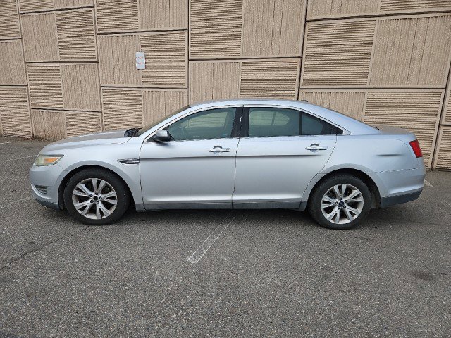Used 2011 Ford Taurus SEL image 2