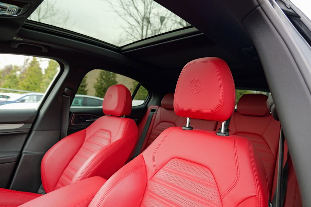 Used 2024 Alfa Romeo Stelvio Ti w/ Performance Driving Package image 24