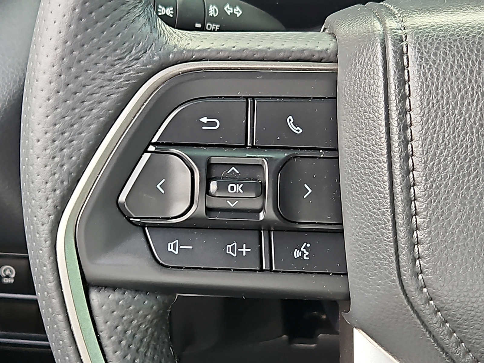 Used 2025 Toyota Tundra Limited AWD/4WD image 20