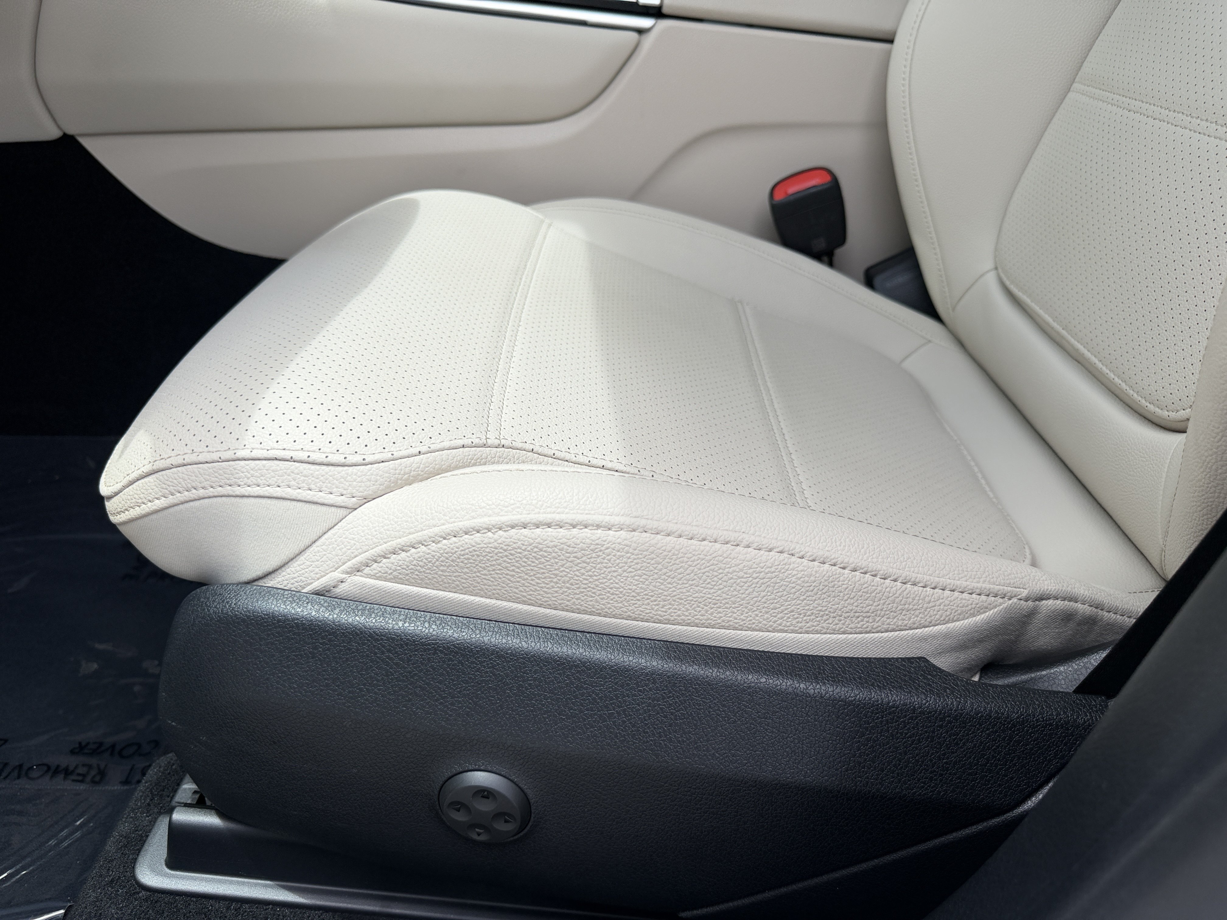 Used 2025 Mercedes-Benz GLC 300 image 22