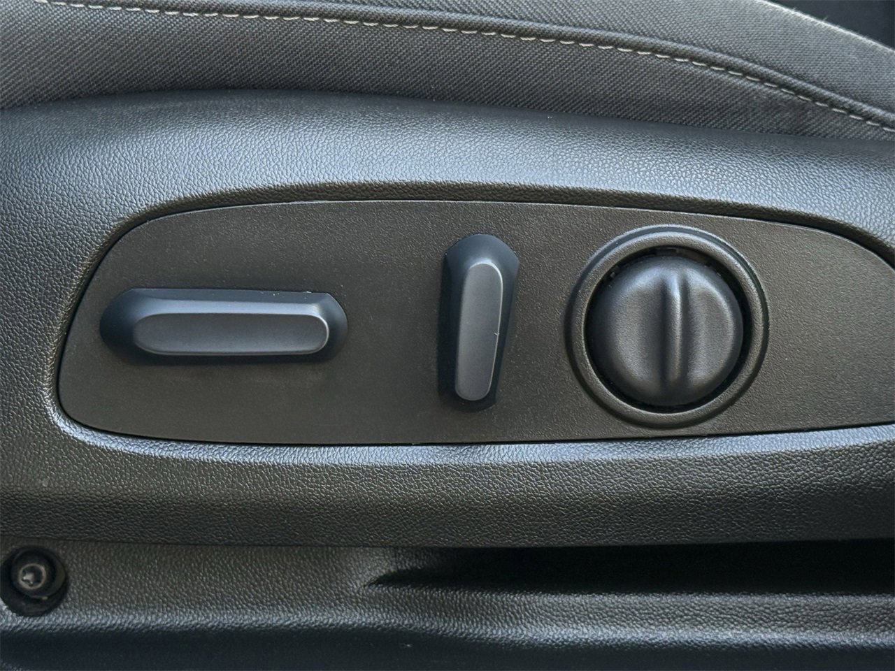 Certified 2023 Chevrolet Bolt EUV LT w/ Comfort Package image 22