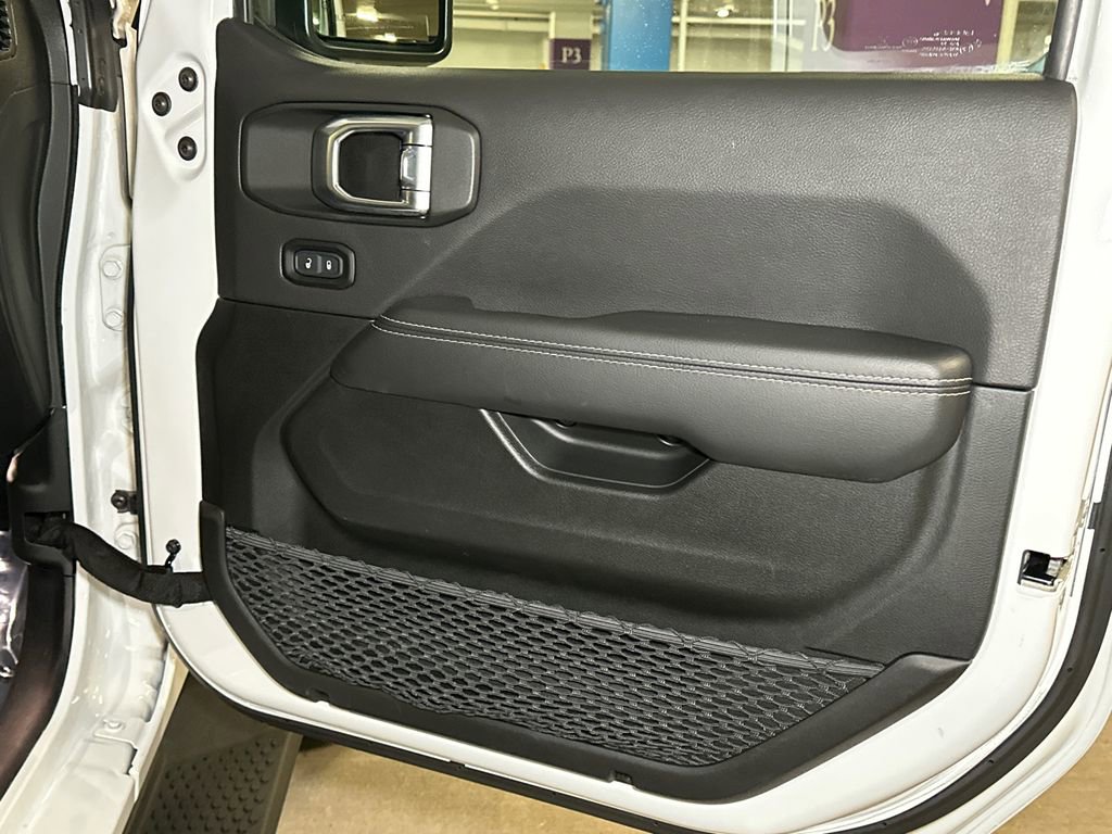 Used 2022 Jeep Wrangler Unlimited Sahara w/ Cold Weather Group image 13