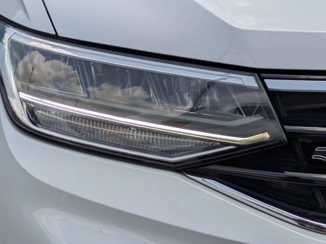 Certified 2023 Volkswagen Tiguan SE R-Line FWD image 10