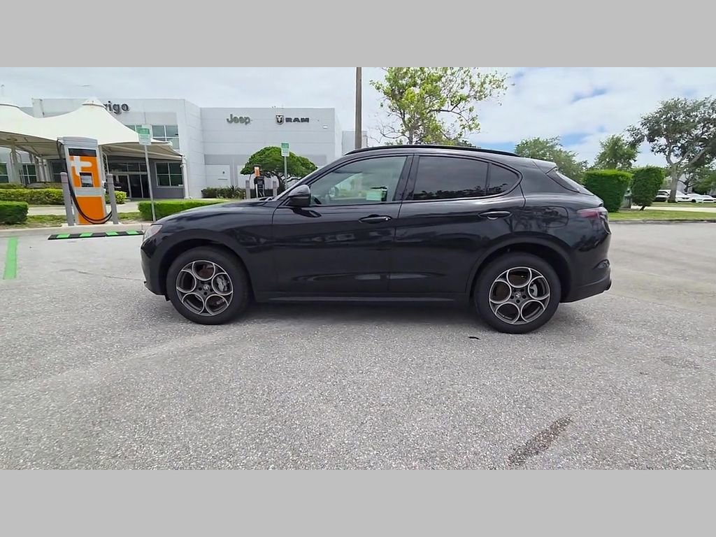 New 2025 Alfa Romeo Stelvio Sprint w/ Convenience Package AWD/4WD image 35