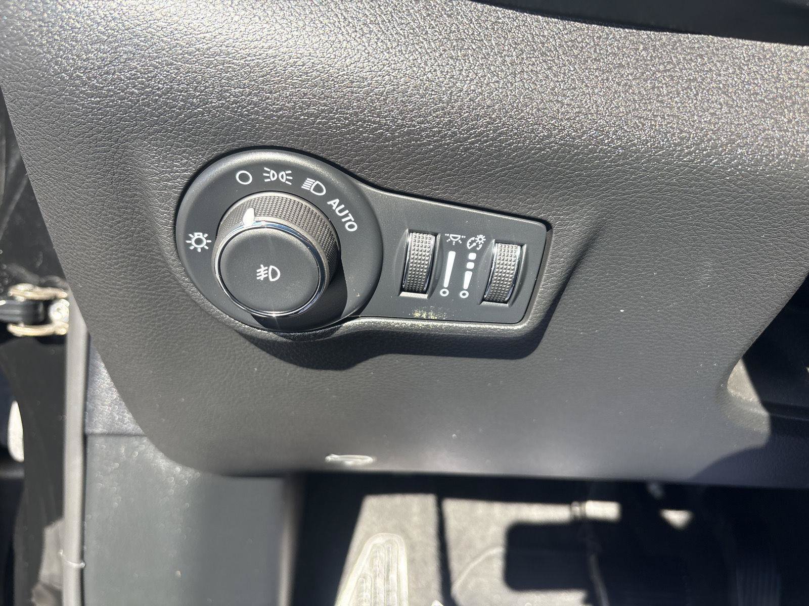 Used 2025 Jeep Compass Limited w/ Elite Group AWD/4WD image 20