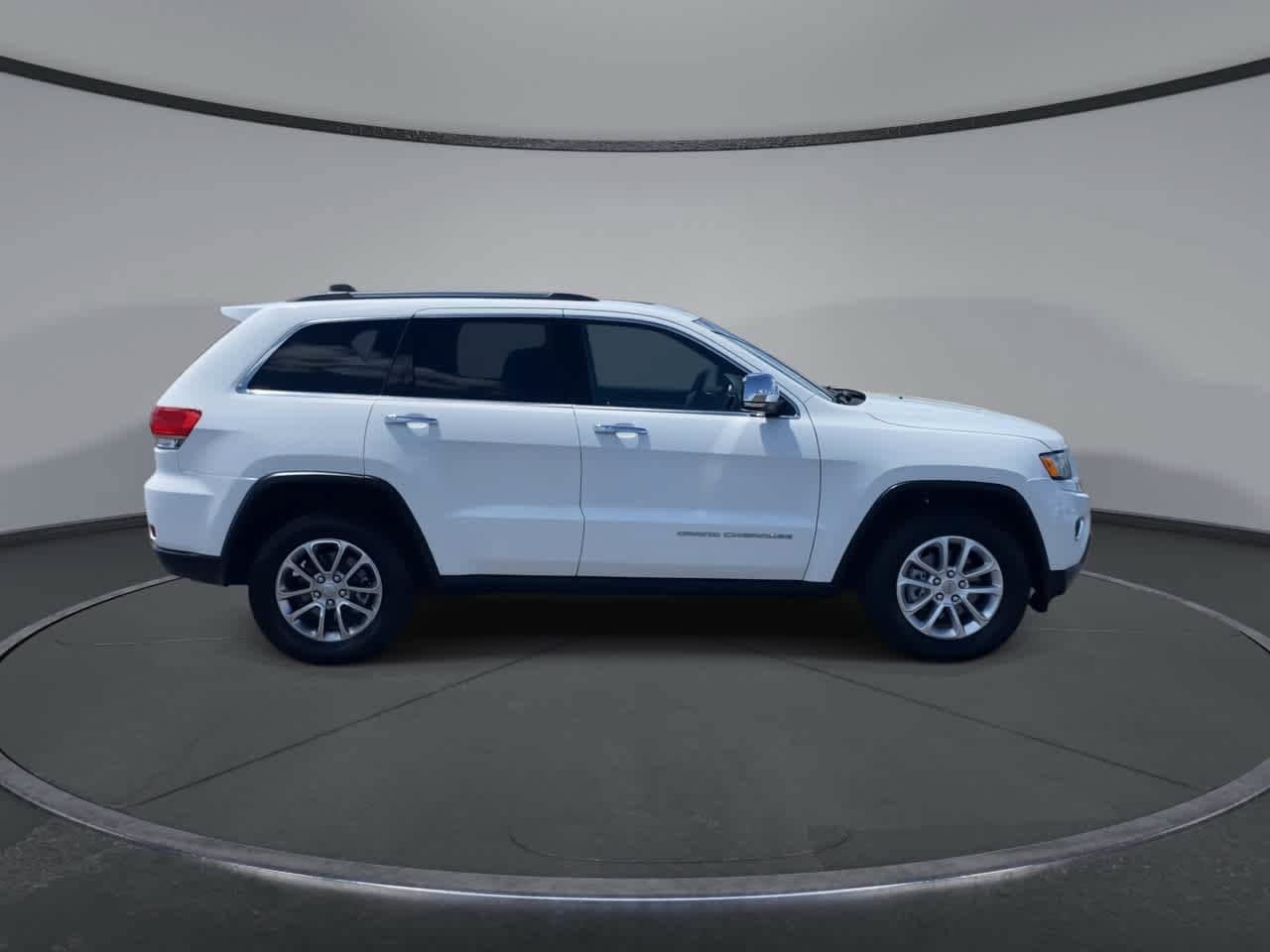 Used 2016 Jeep Grand Cherokee Limited w/ Luxury Group II AWD/4WD image 2