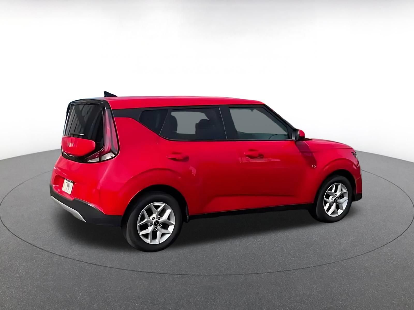 Used 2025 Kia Soul LX w/ LX Technology Package FWD image 11