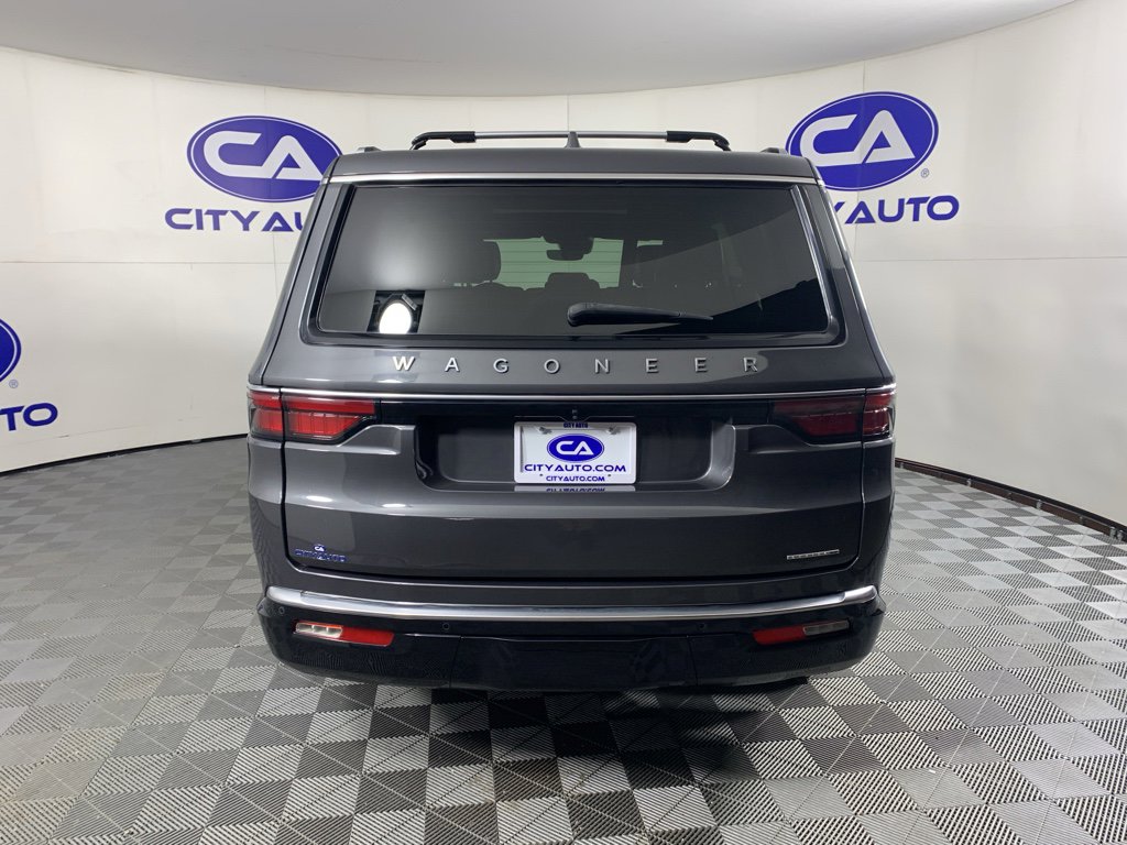 Used 2022 Jeep Wagoneer Series III w/ Premium Group I image 4