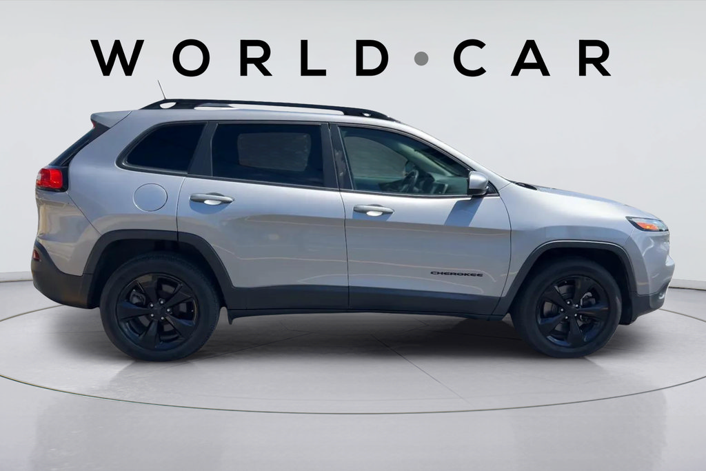 Used 2018 Jeep Cherokee Latitude w/ Altitude Package AWD/4WD image 2