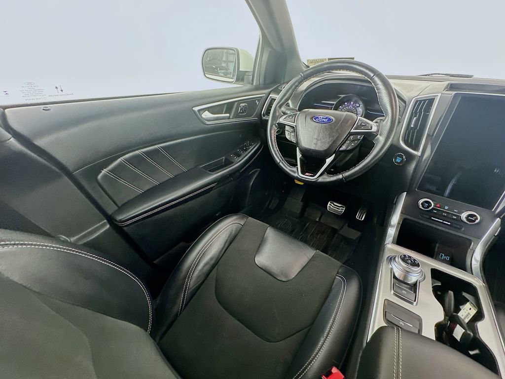 Used 2022 Ford Edge ST image 9
