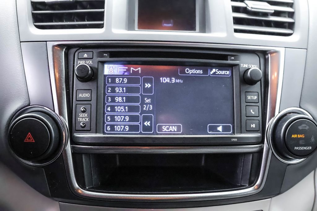 Used 2013 Toyota Highlander Plus w/ Cold Weather Pkg image 5
