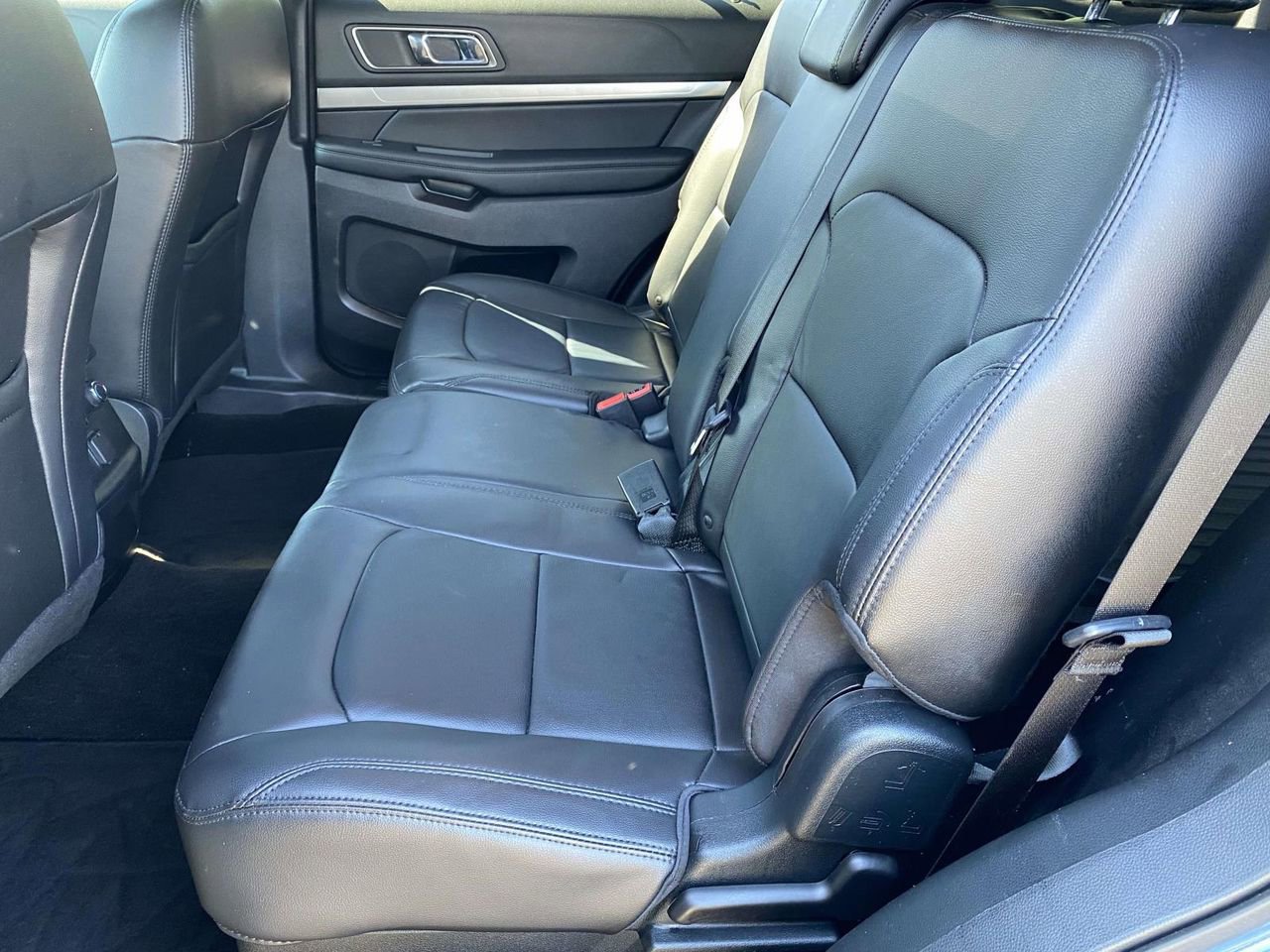 Used 2018 Ford Explorer XLT w/ Equipment Group 202A image 11