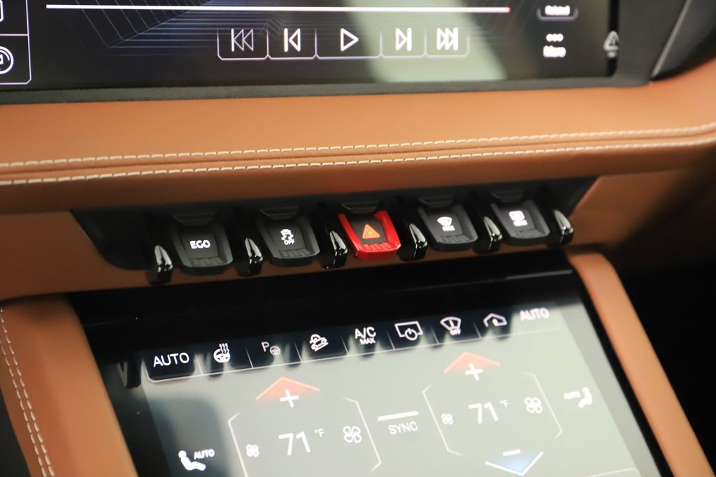 Used 2025 Lamborghini Urus SE AWD/4WD image 29