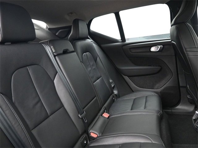 Used 2024 Volvo XC40 B5 Plus image 32