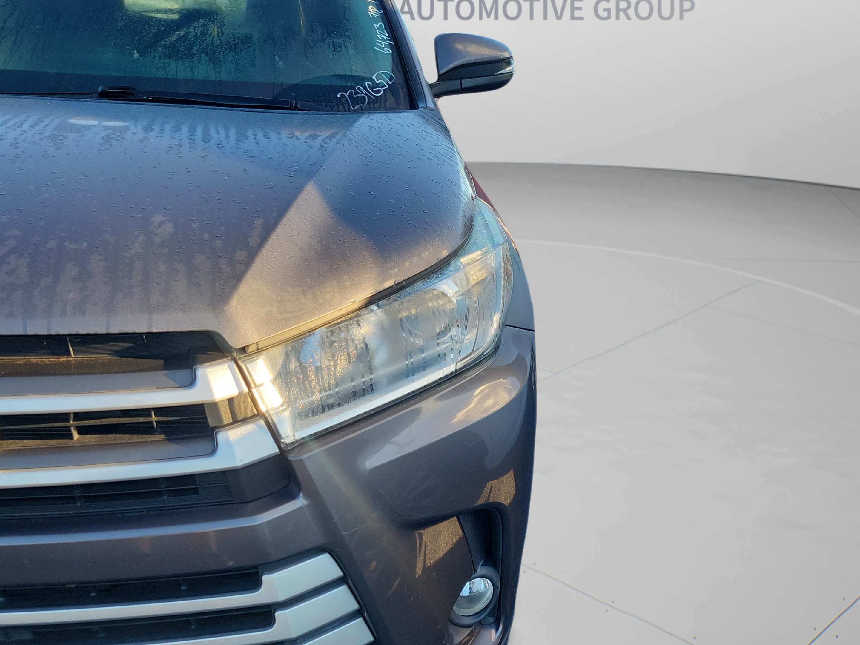 Used 2019 Toyota Highlander XLE FWD image 10