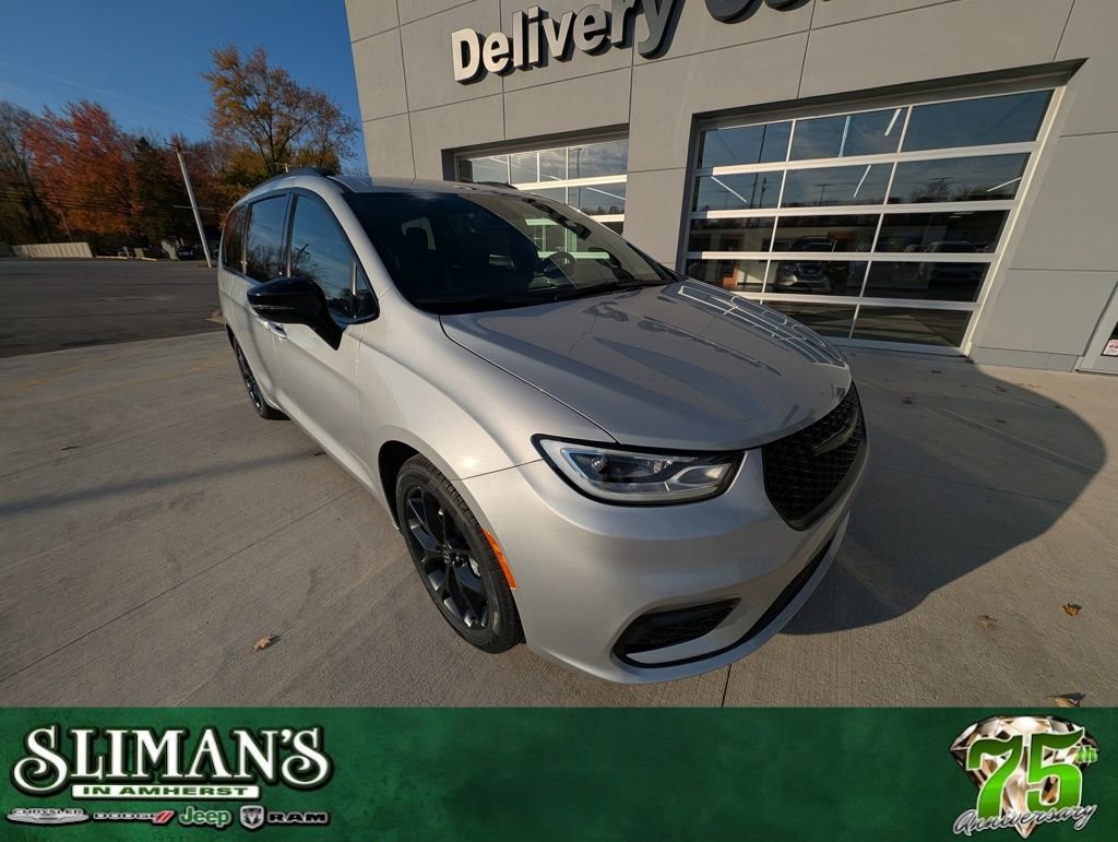 New 2026 Chrysler Pacifica Select w/ S Appearance Package image 1