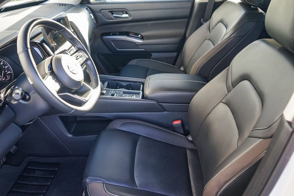 Used 2024 Nissan Pathfinder SL image 17