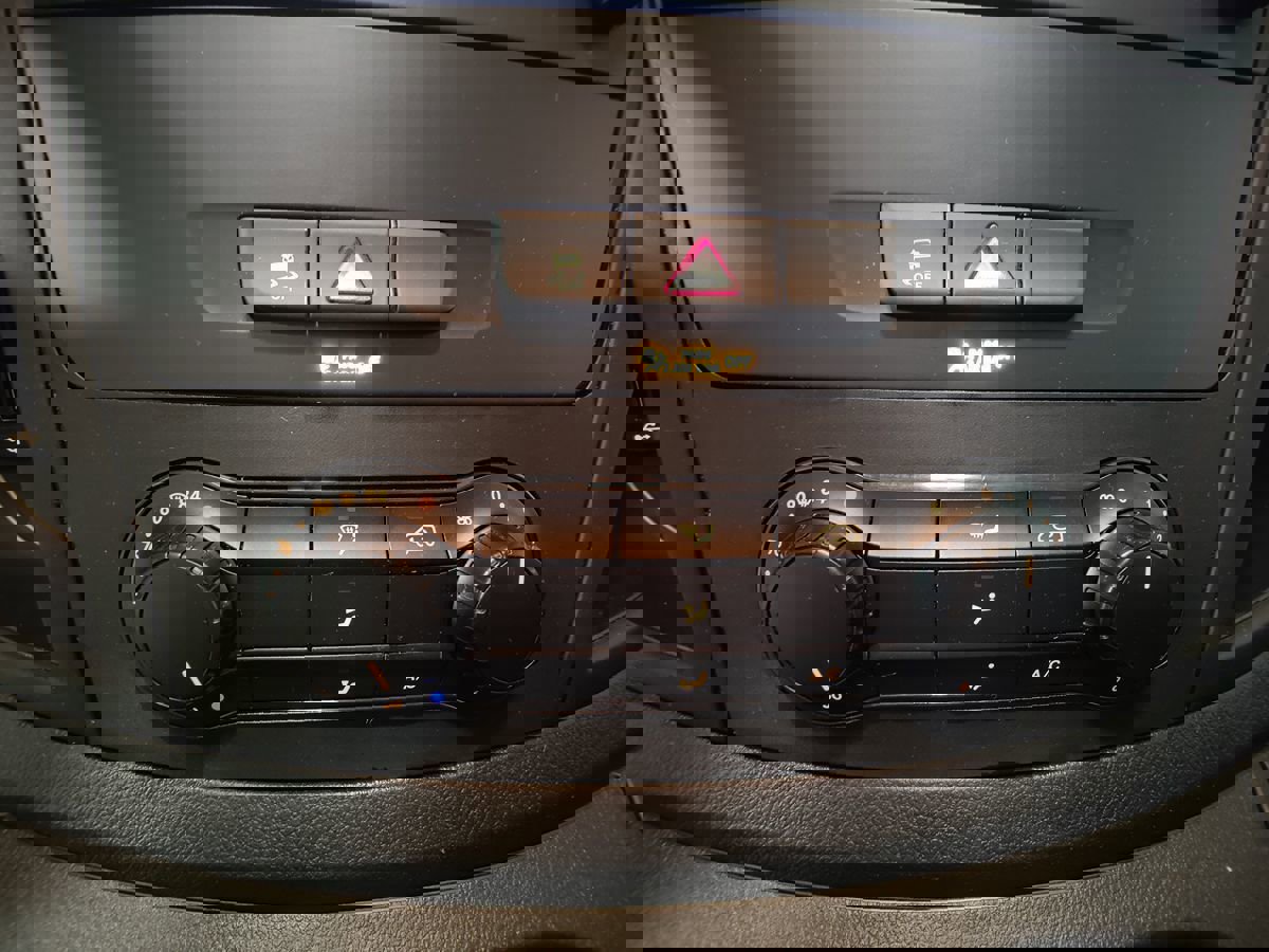 Used 2023 Mercedes-Benz Metris image 26