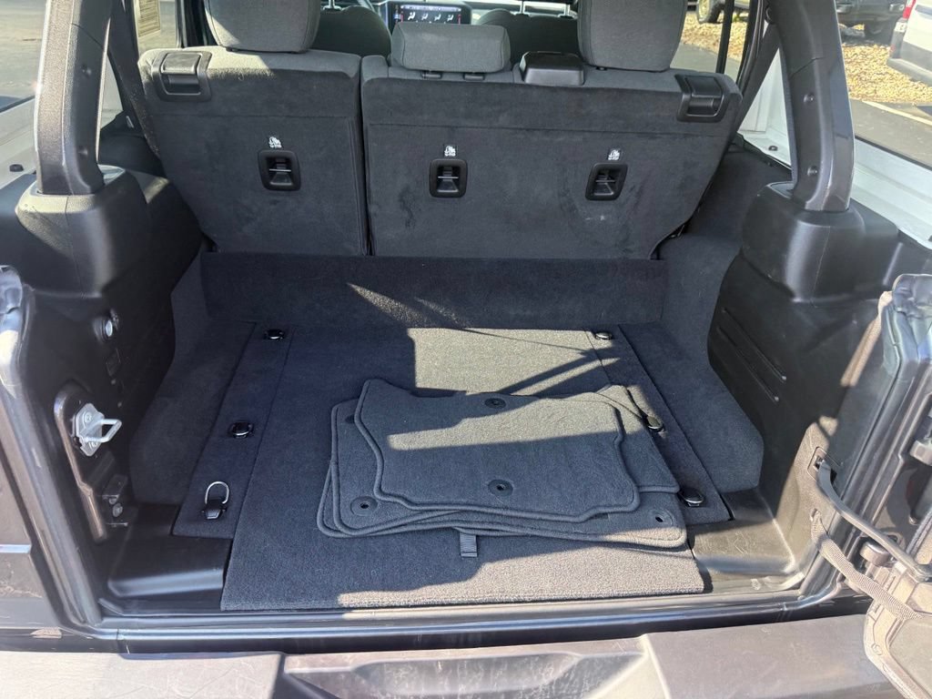 Used 2025 Jeep Wrangler Unlimited Sahara AWD/4WD image 51