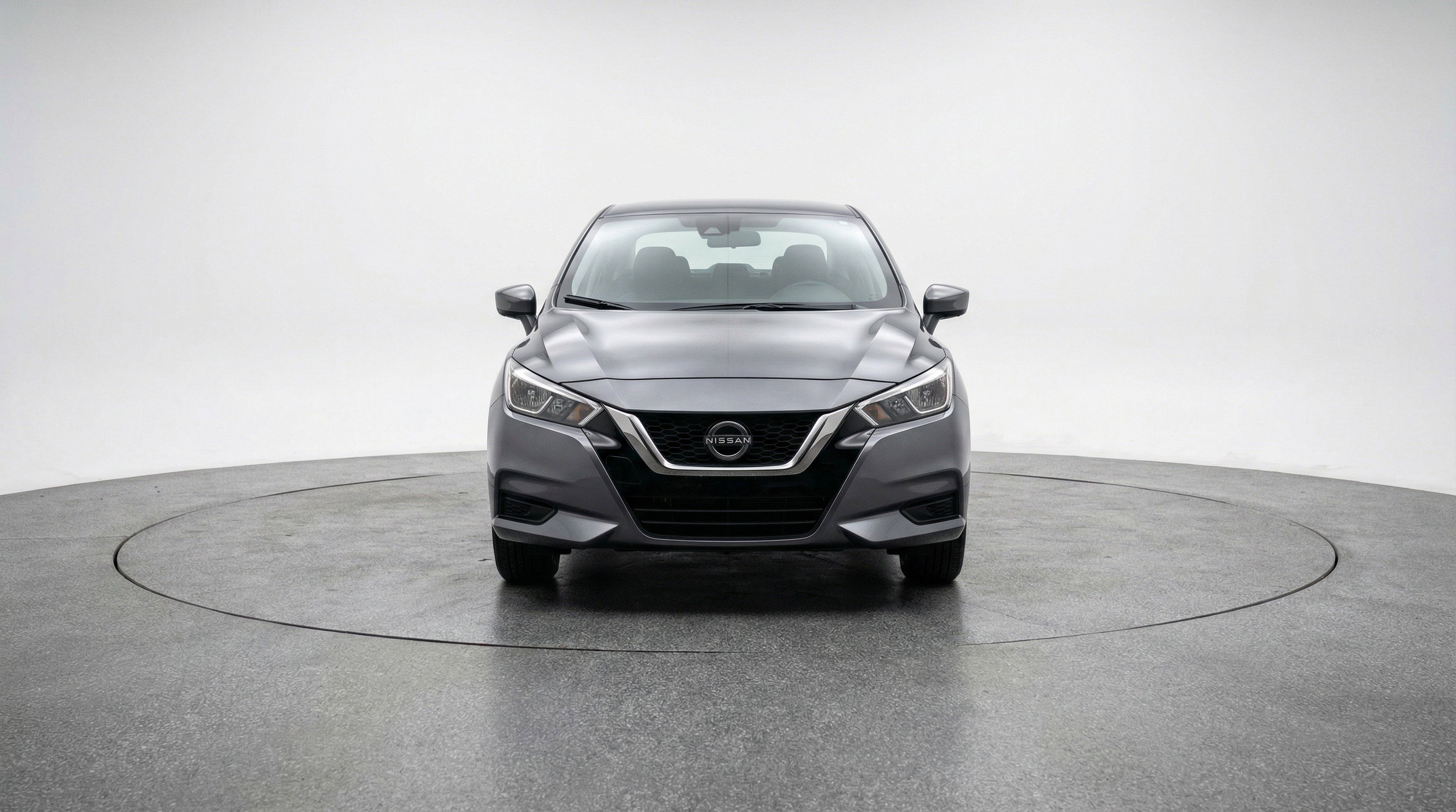 Used 2025 Nissan Versa SV image 2