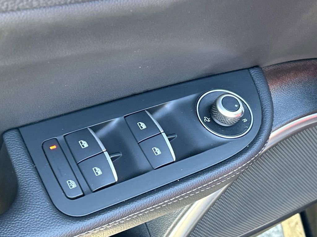 Used 2022 Alfa Romeo Giulia Veloce image 19