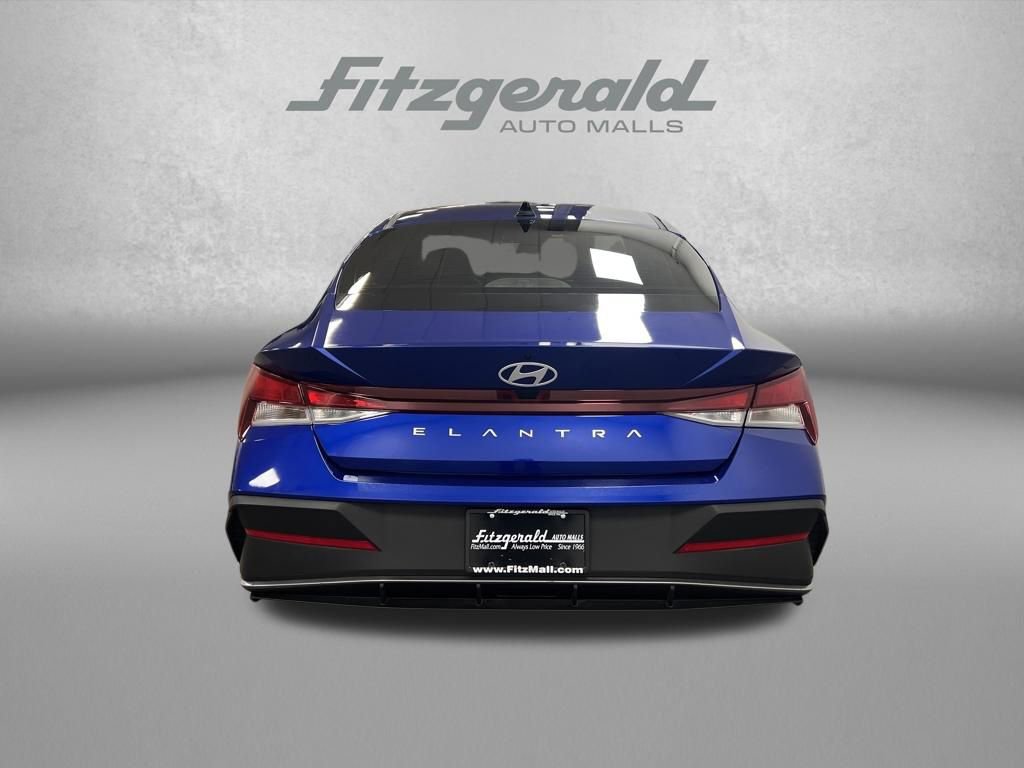 Used 2024 Hyundai Elantra SE image 4