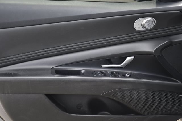Used 2023 Hyundai Elantra Limited FWD image 22