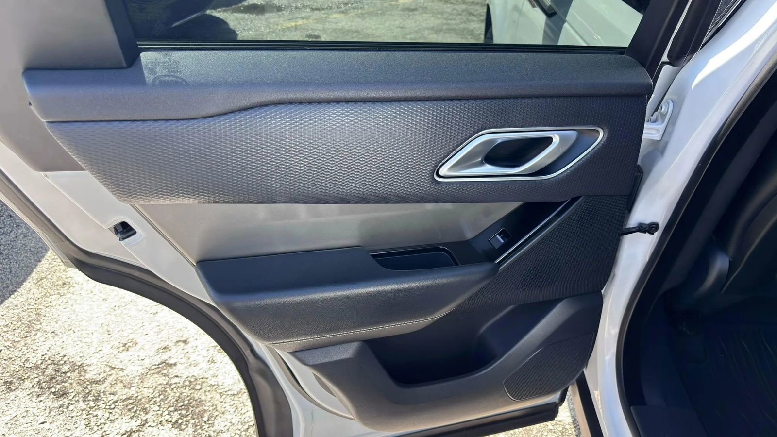 Used 2020 Land Rover Range Rover Velar S image 17