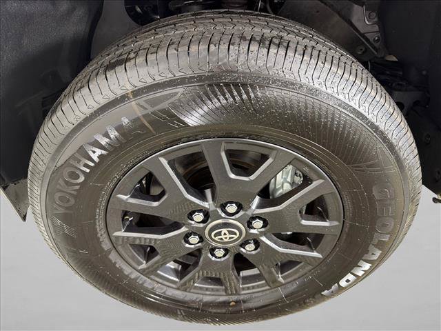 Used 2025 Toyota 4Runner SR5 AWD/4WD image 11