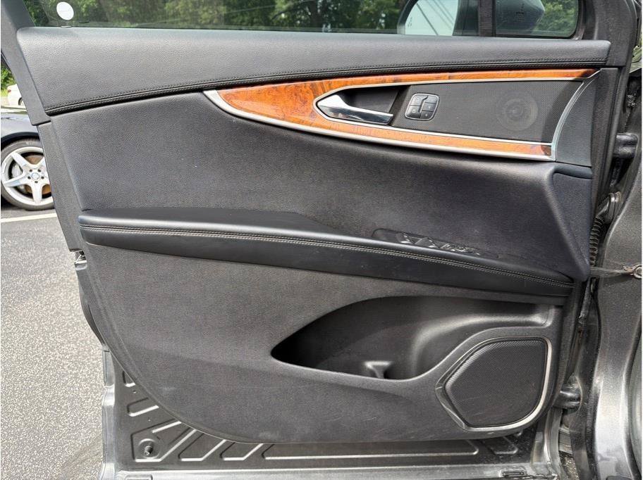 Used 2017 Lincoln MKX Reserve w/ Lincoln MKX Climate Package FWD image 9