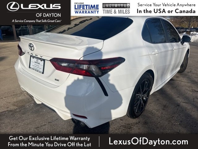 Used 2022 Toyota Camry SE image 3