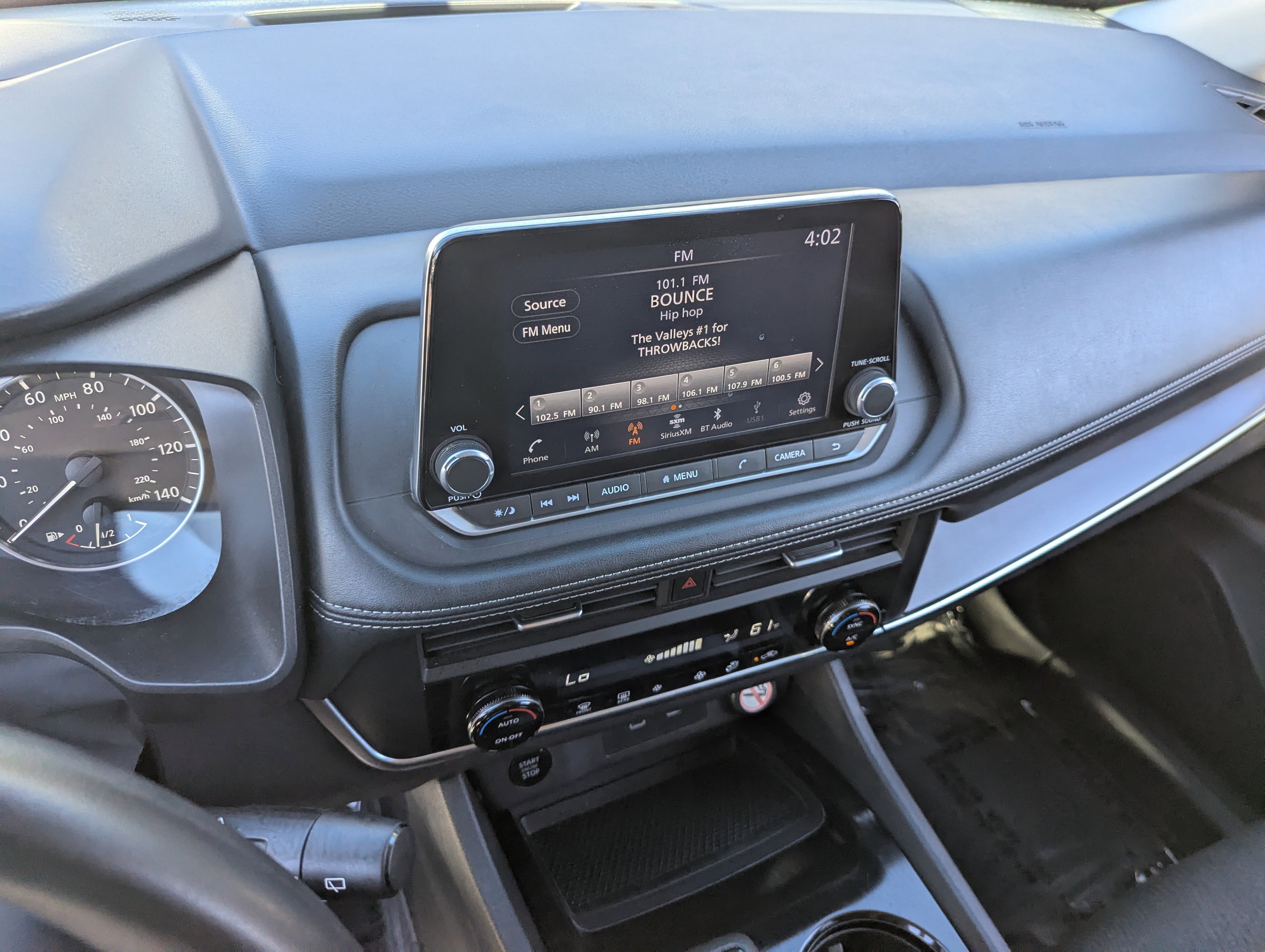 Used 2024 Nissan Rogue SV image 23