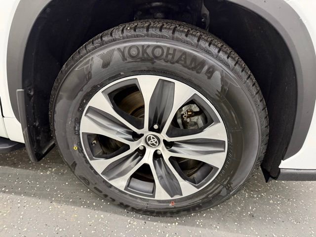 Certified 2023 Toyota Highlander XLE image 22