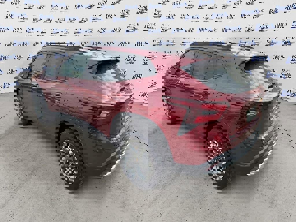 Used 2025 Chevrolet Trax LT w/ LT Convenience Package FWD image 5