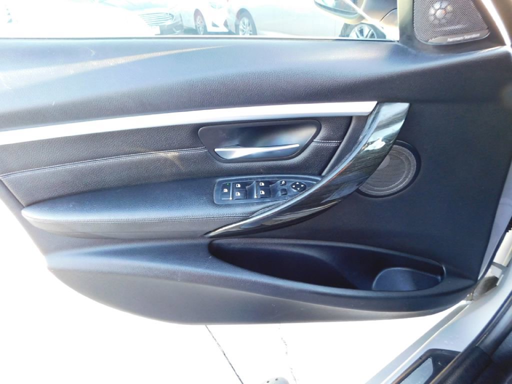 Used 2017 BMW 330e RWD image 30