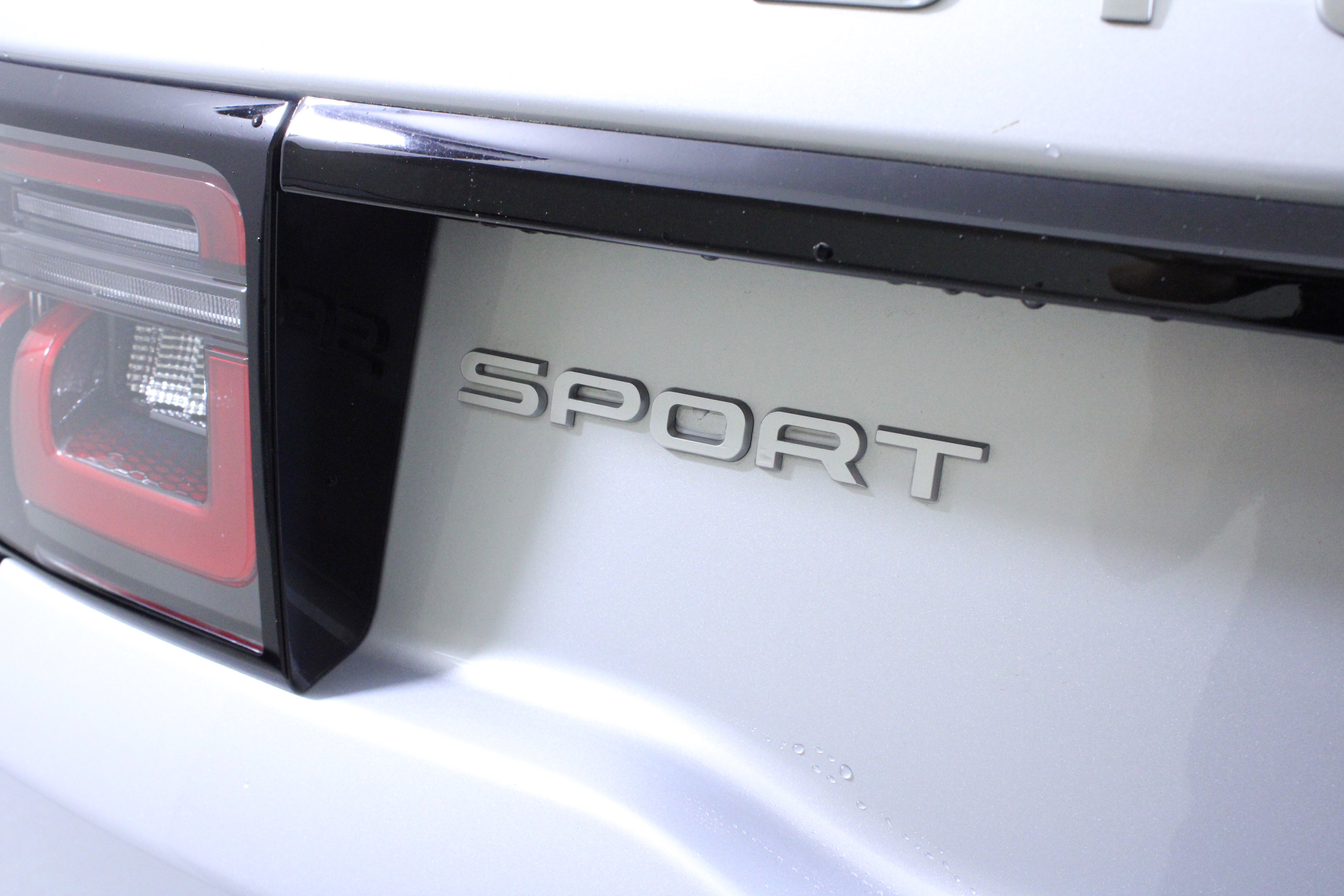 Used 2025 Land Rover Discovery Sport S image 9