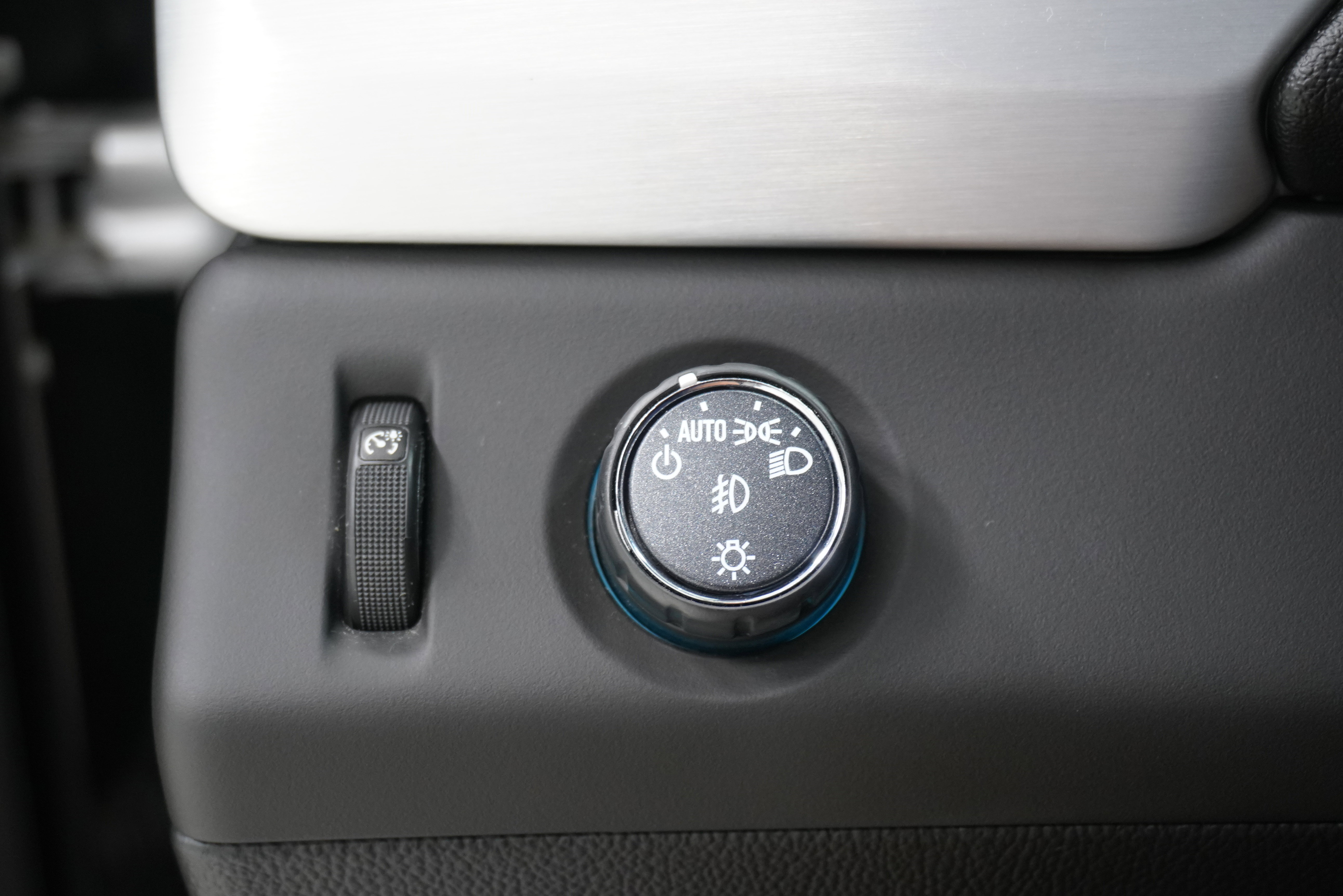 Used 2019 GMC Yukon XL SLE w/ SLE Value Package image 23