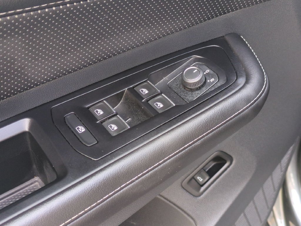 Used 2025 Volkswagen Atlas Cross Sport SE FWD image 10