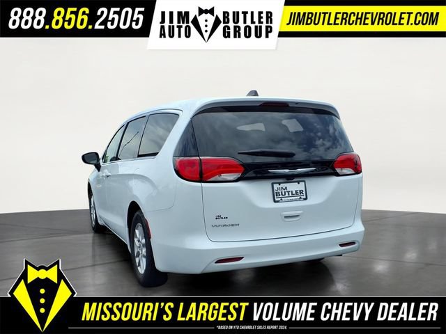 Used 2023 Chrysler Voyager LX FWD video 2