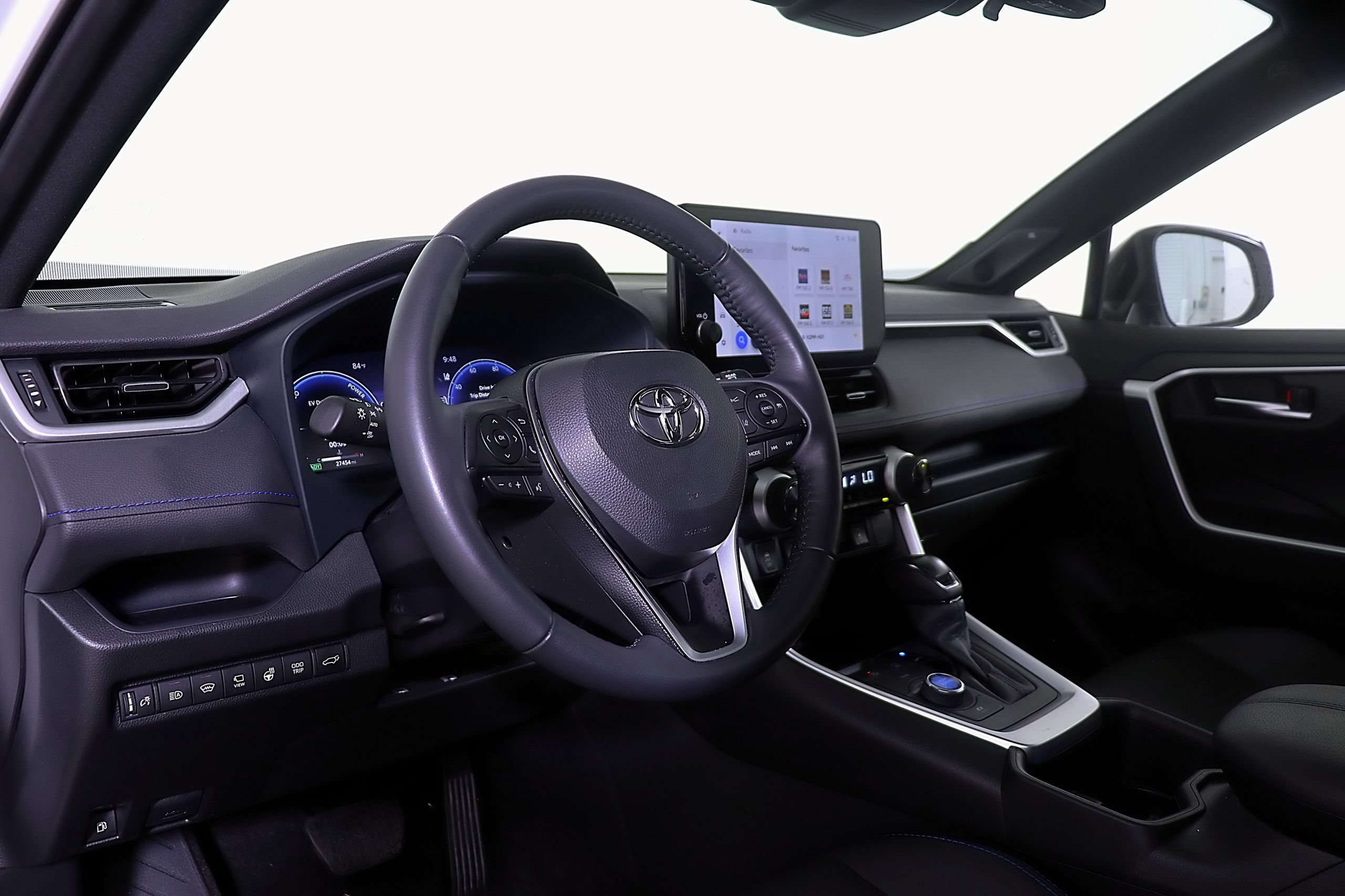 Used 2025 Toyota RAV4 XSE w/ Advanced Technology Package AWD/4WD image 26
