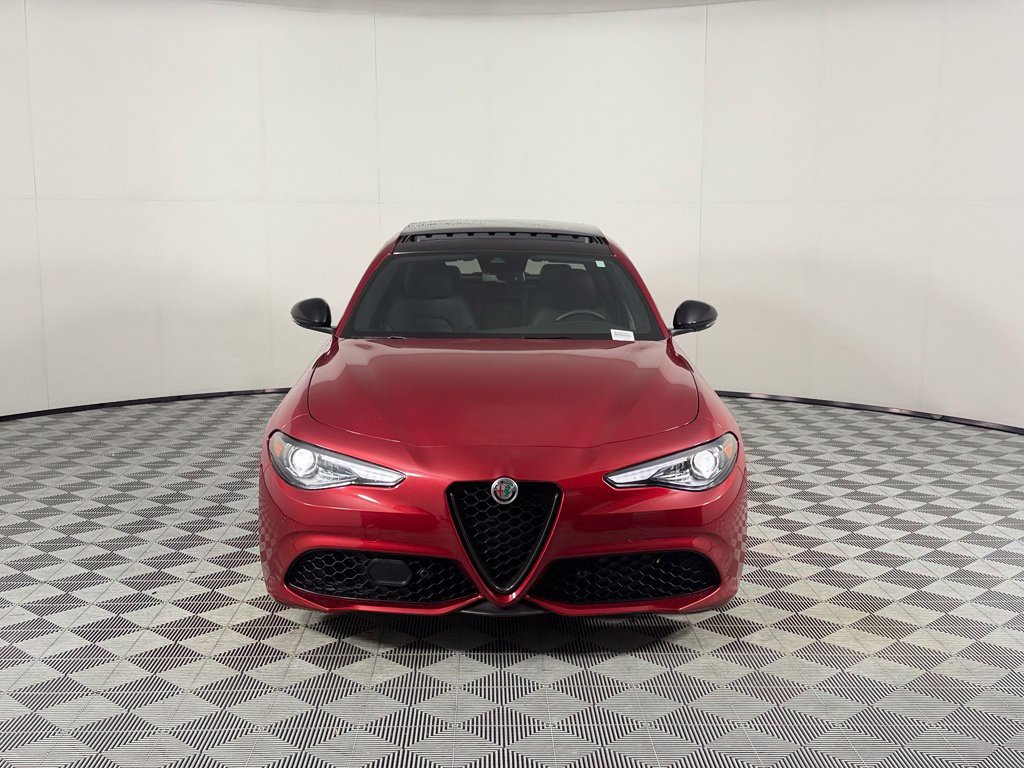 Used 2023 Alfa Romeo Giulia Veloce RWD image 2