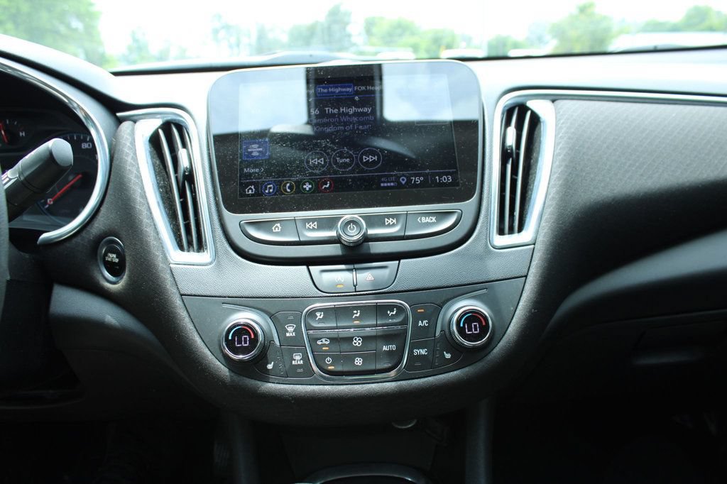 Used 2021 Chevrolet Malibu LT FWD image 20