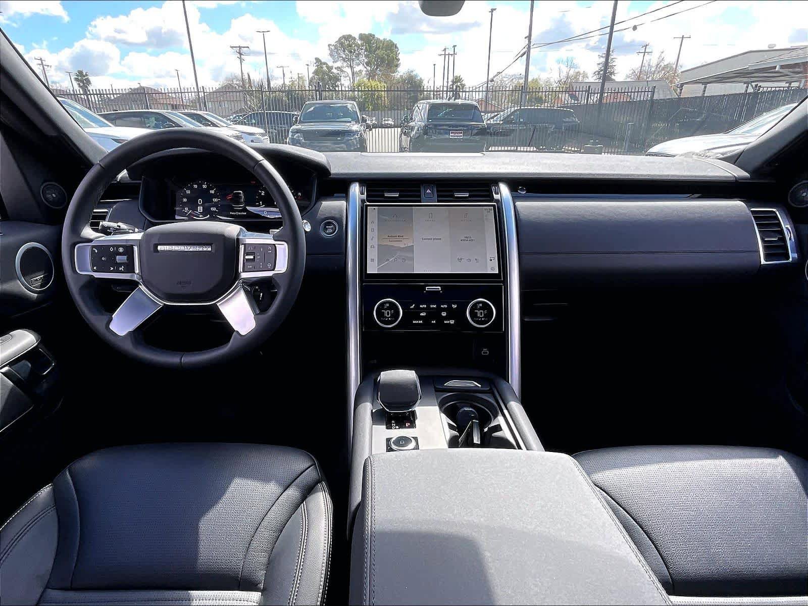 Used 2025 Land Rover Discovery S AWD/4WD image 17