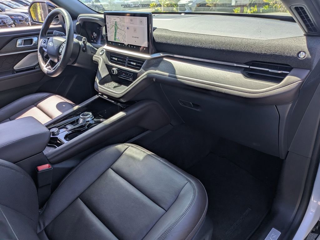 Used 2025 Ford Explorer Platinum w/ LUX Leather Package image 30