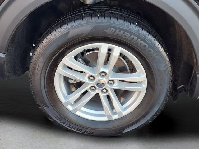 Used 2024 Ford Explorer XLT w/ Equipment Group 202A AWD/4WD image 9